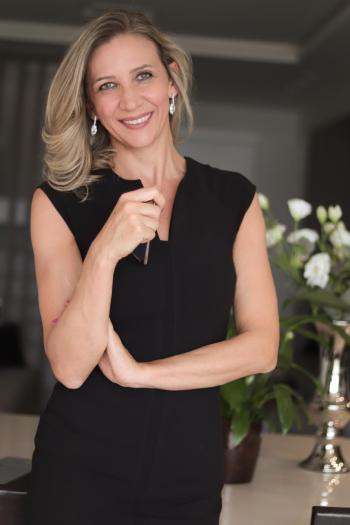 SOBRE MÁRCIA MATTIOLLO