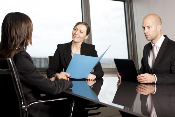 Buscando uma Nova Oportunidade? Hora de Entrar em Ação  CURRÍCULO!